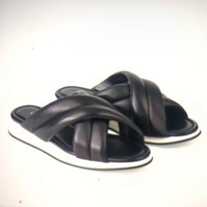 NWOT Lafayette 148 New York Perle Black Slide
Sandal